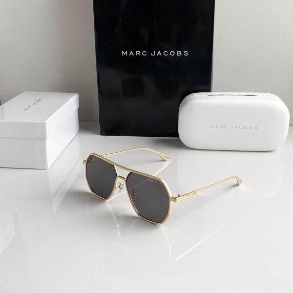 Marc Jacobs gold black 5022