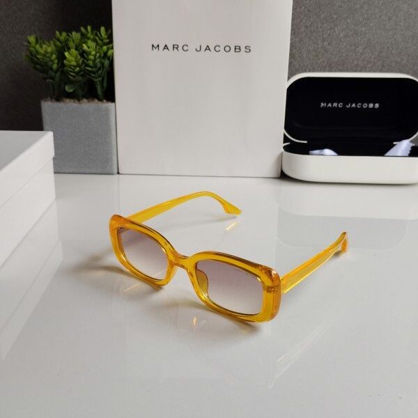 Marc Jacobs 64