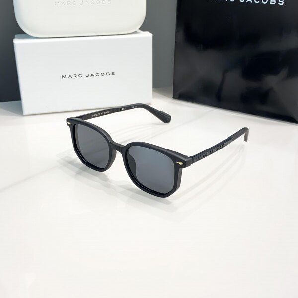 MARC JACOBS black 11-39