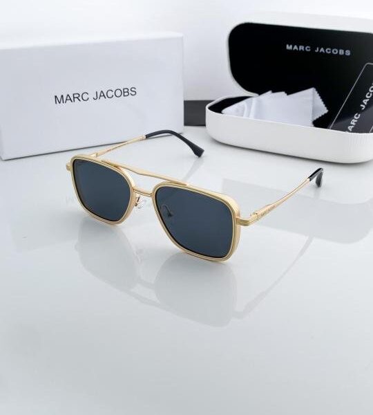 MARC JACOBS gold black 519
