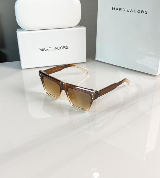 MARC JACOBS BROWN 440