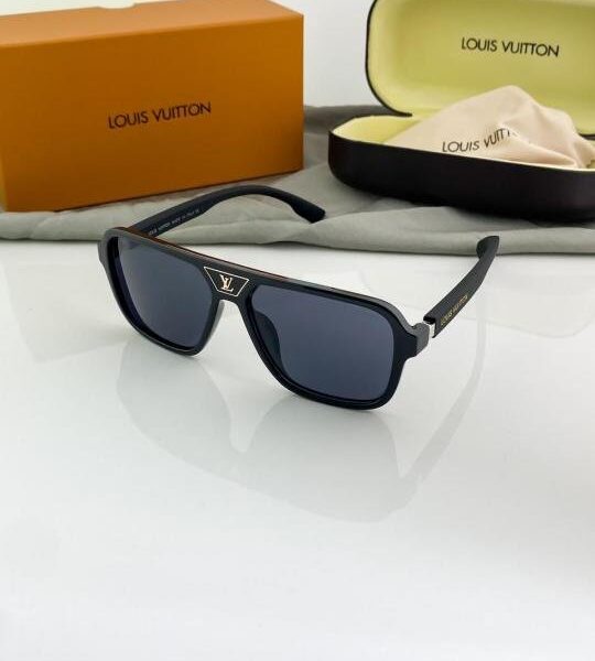 Louis Vuitton Black 8946