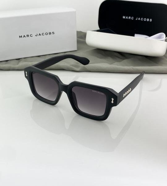 MARC JACOBS BLACK SHADED 37002